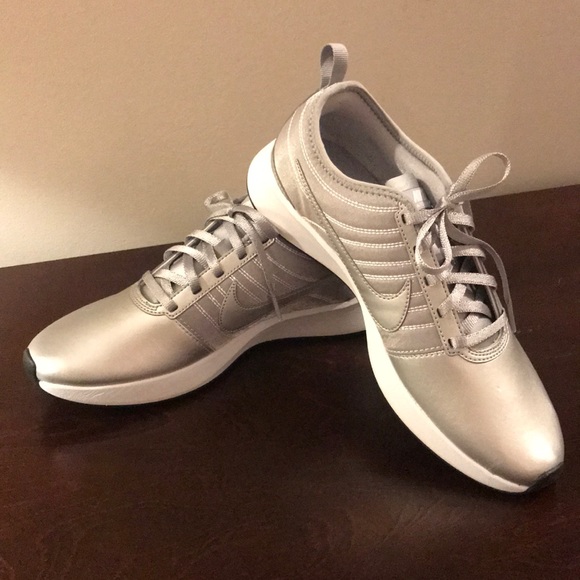 Brand new NIKE Ladies Silver Dualtone Racer - Picture 3 of 7